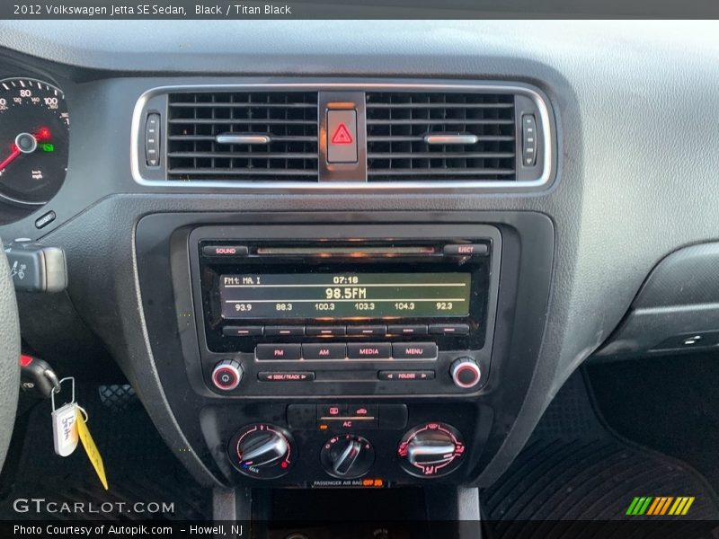Black / Titan Black 2012 Volkswagen Jetta SE Sedan