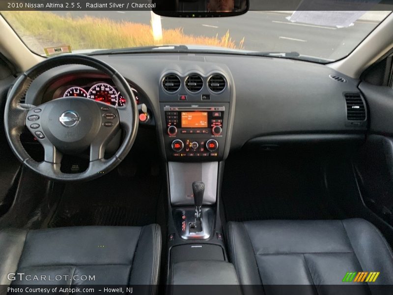 Radiant Silver / Charcoal 2010 Nissan Altima 2.5 S