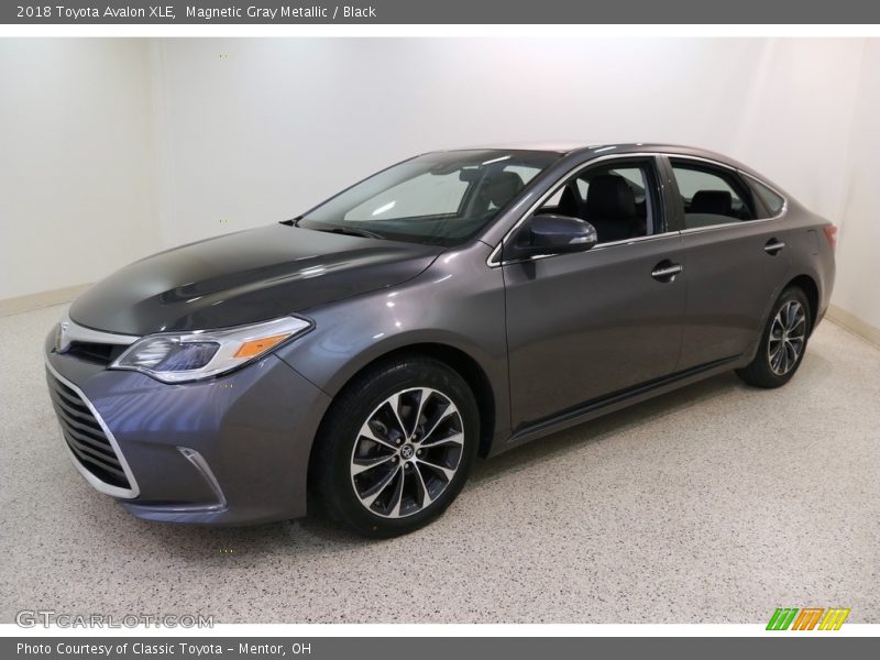 Magnetic Gray Metallic / Black 2018 Toyota Avalon XLE