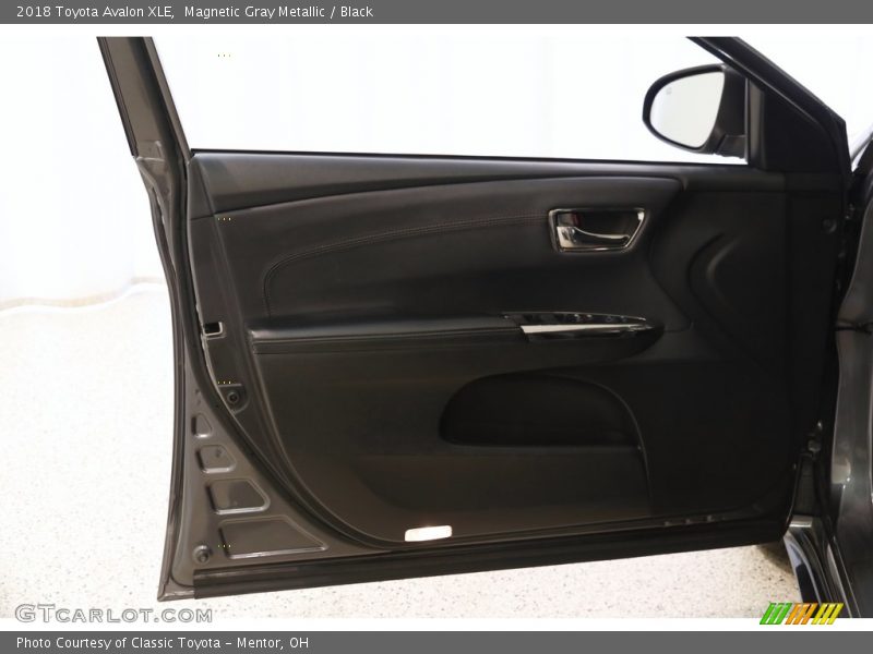 Magnetic Gray Metallic / Black 2018 Toyota Avalon XLE