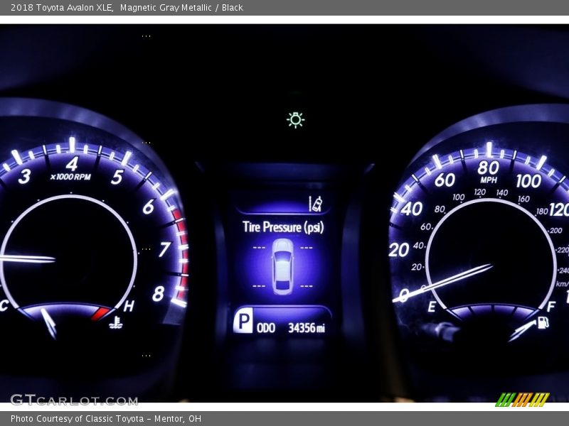 Magnetic Gray Metallic / Black 2018 Toyota Avalon XLE