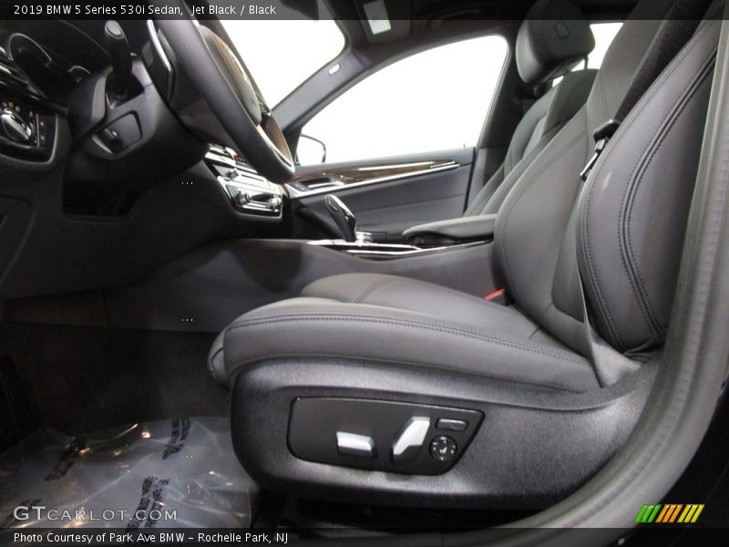 Jet Black / Black 2019 BMW 5 Series 530i Sedan