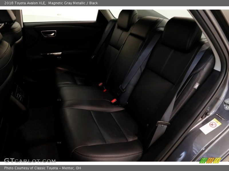 Magnetic Gray Metallic / Black 2018 Toyota Avalon XLE