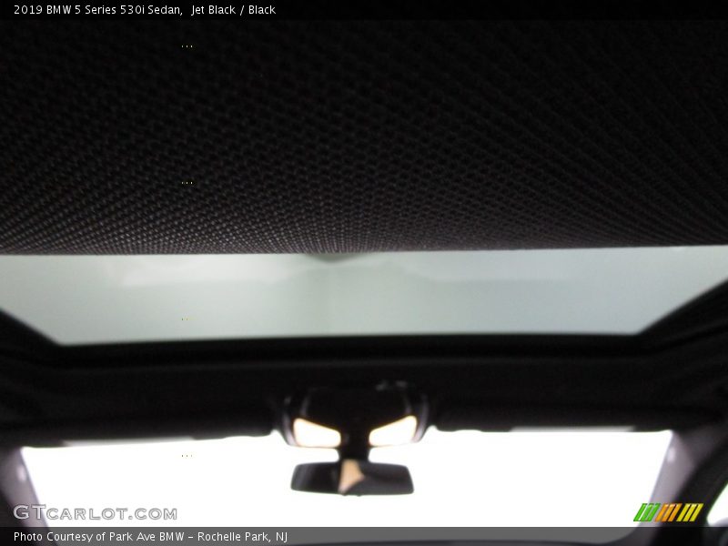 Jet Black / Black 2019 BMW 5 Series 530i Sedan