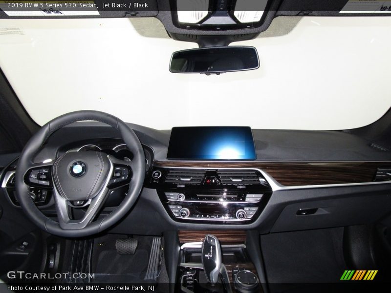 Jet Black / Black 2019 BMW 5 Series 530i Sedan