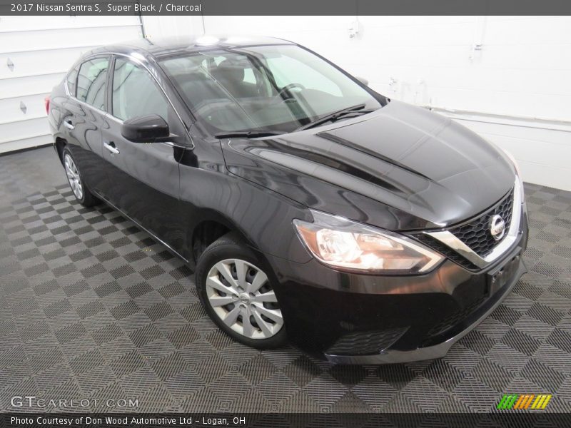 Super Black / Charcoal 2017 Nissan Sentra S
