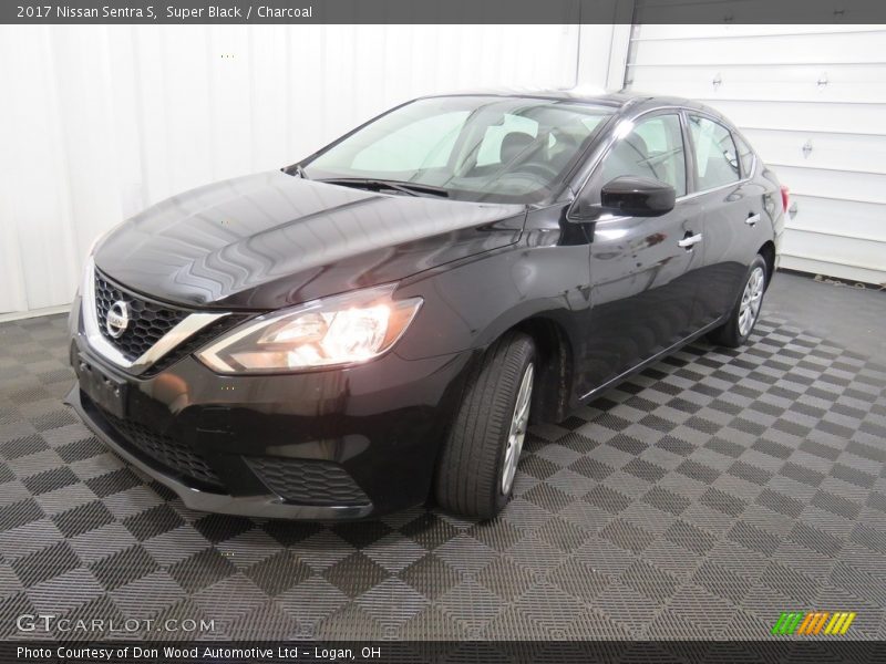 Super Black / Charcoal 2017 Nissan Sentra S
