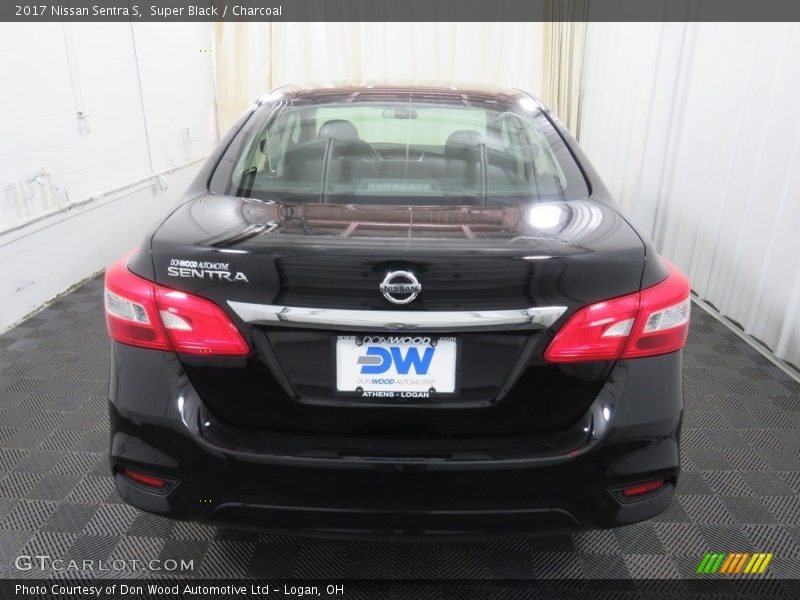 Super Black / Charcoal 2017 Nissan Sentra S