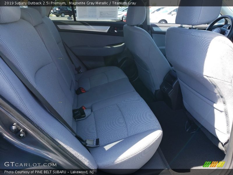 Magnetite Gray Metallic / Titanium Gray 2019 Subaru Outback 2.5i Premium