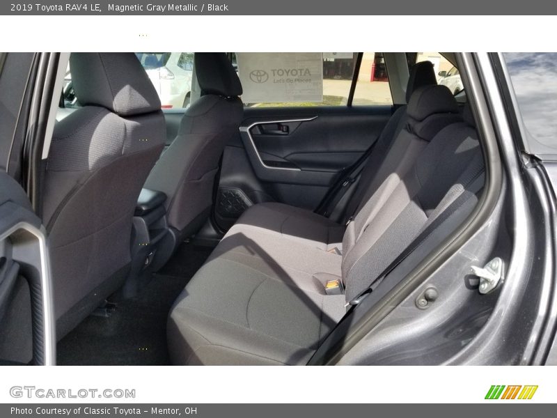 Magnetic Gray Metallic / Black 2019 Toyota RAV4 LE