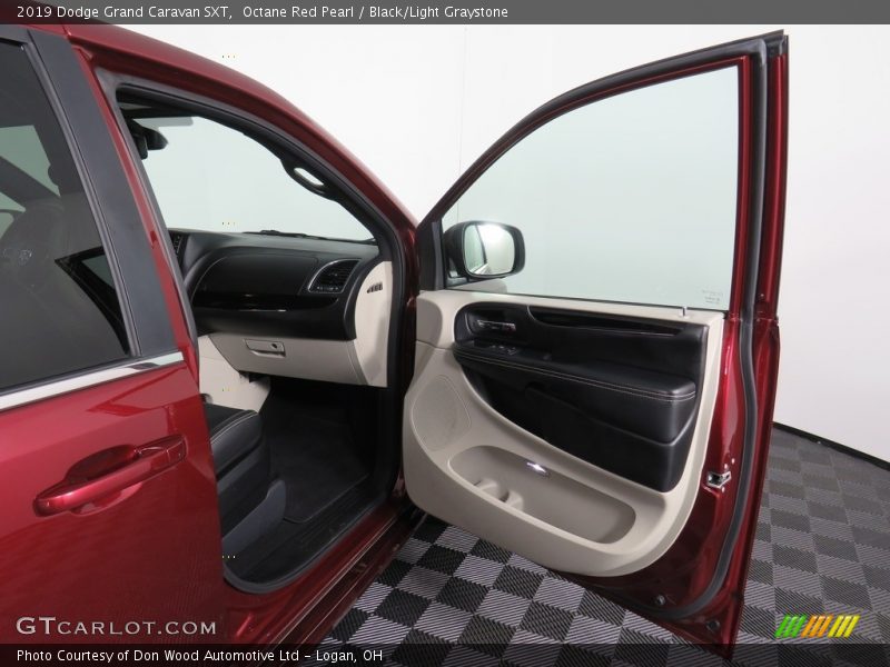 Octane Red Pearl / Black/Light Graystone 2019 Dodge Grand Caravan SXT