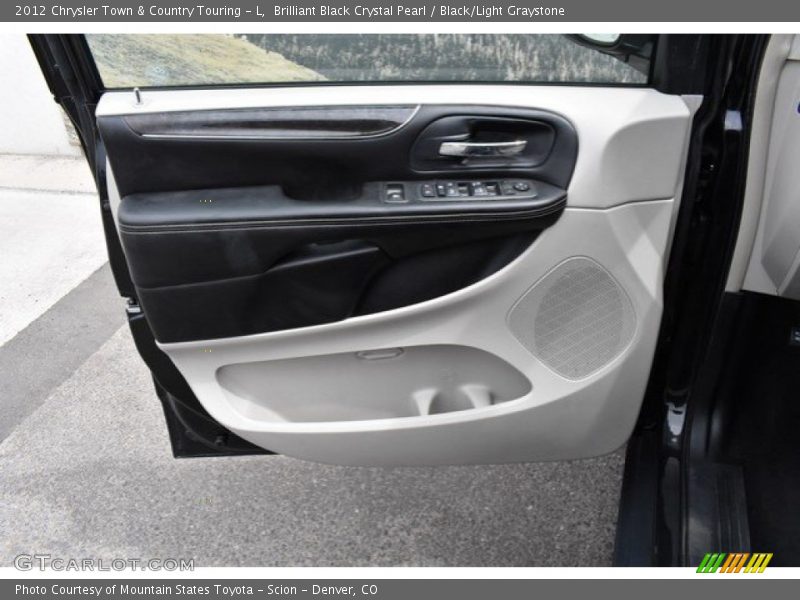 Brilliant Black Crystal Pearl / Black/Light Graystone 2012 Chrysler Town & Country Touring - L