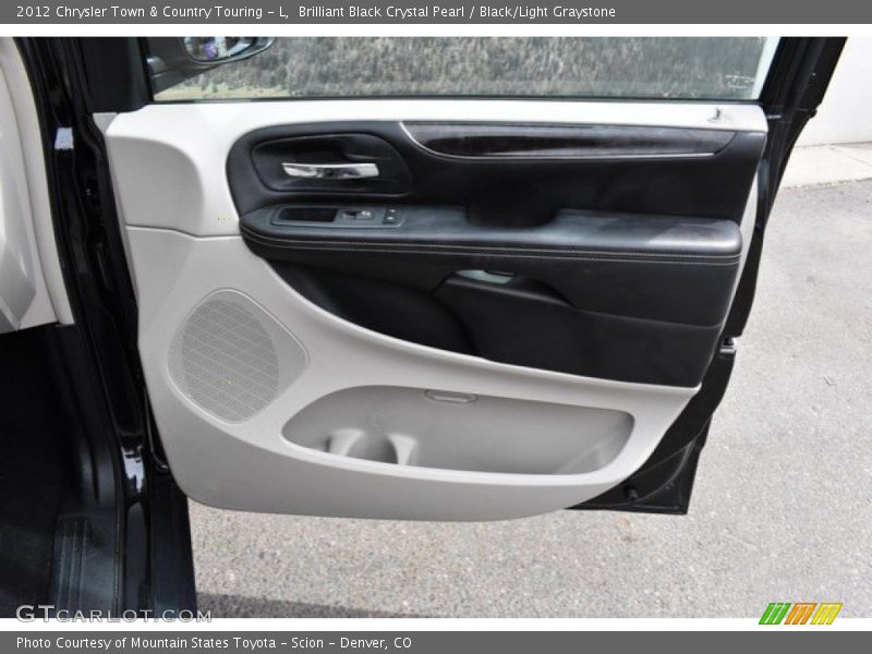 Brilliant Black Crystal Pearl / Black/Light Graystone 2012 Chrysler Town & Country Touring - L