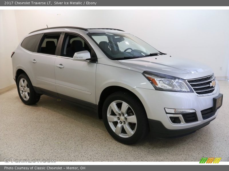 Silver Ice Metallic / Ebony 2017 Chevrolet Traverse LT