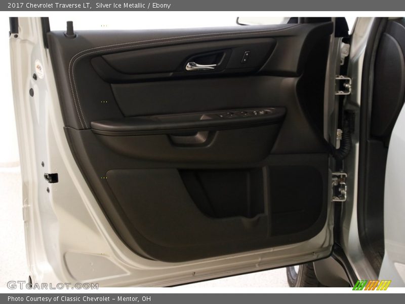 Silver Ice Metallic / Ebony 2017 Chevrolet Traverse LT