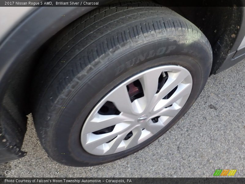 Brilliant Silver / Charcoal 2017 Nissan Rogue S AWD