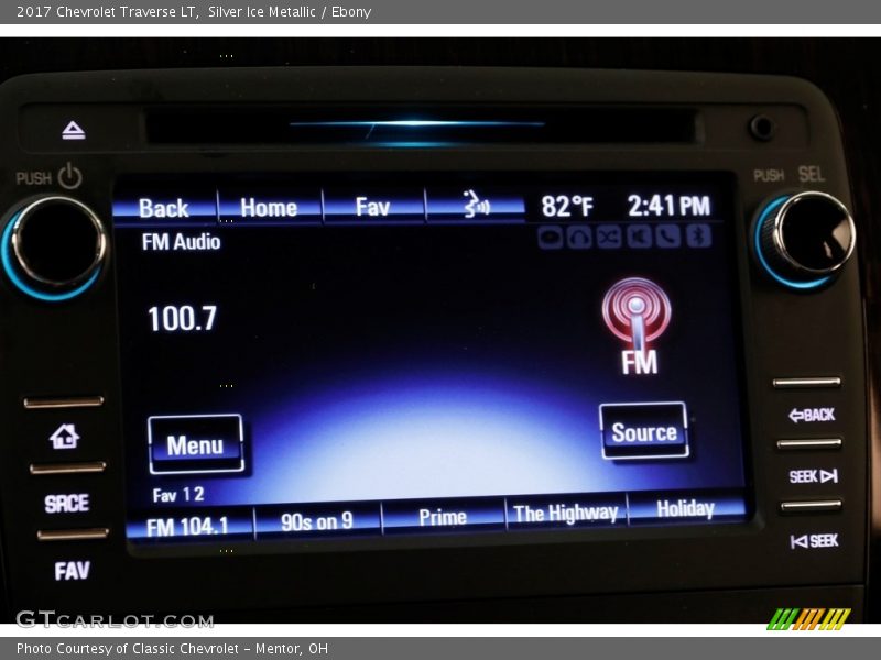 Silver Ice Metallic / Ebony 2017 Chevrolet Traverse LT