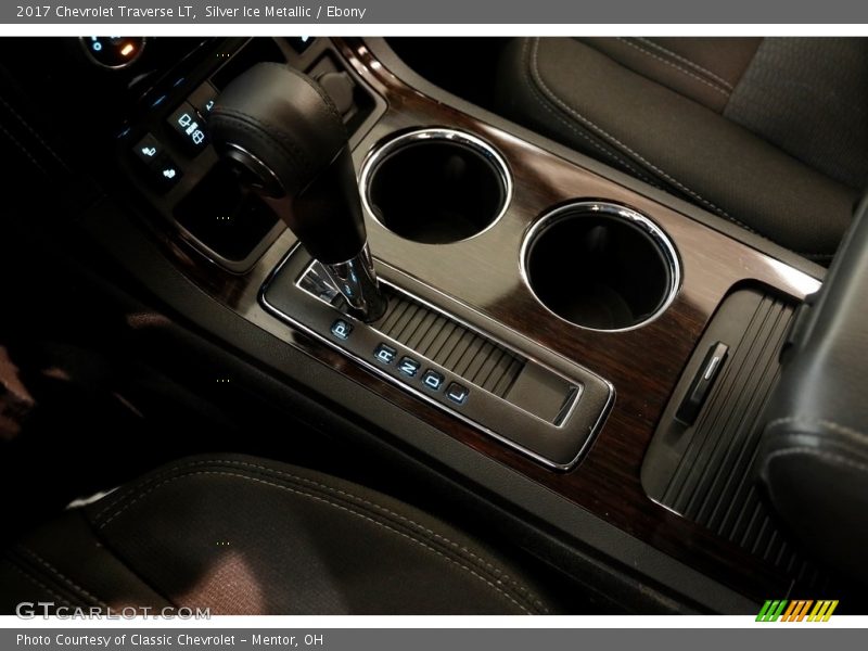 Silver Ice Metallic / Ebony 2017 Chevrolet Traverse LT