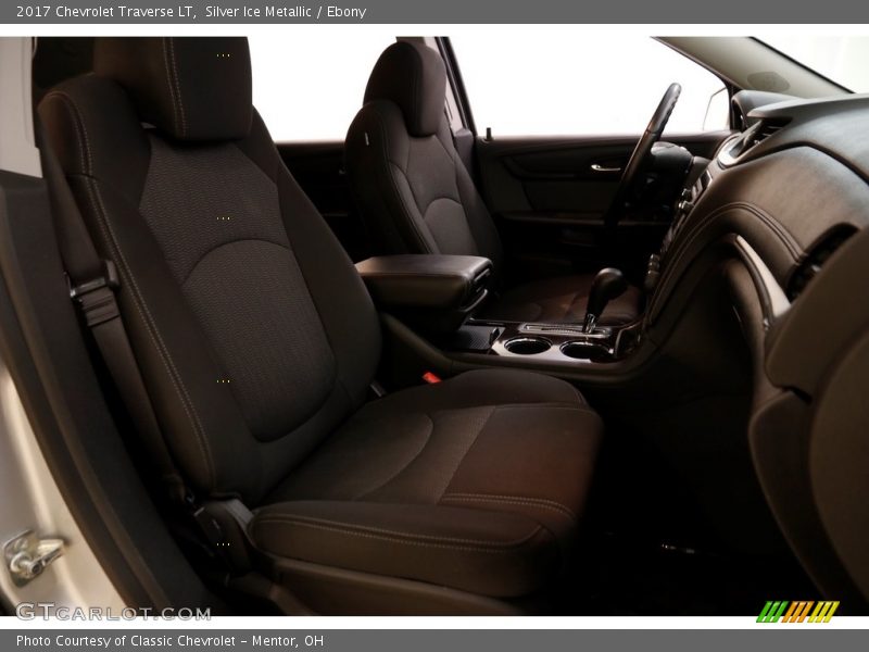 Silver Ice Metallic / Ebony 2017 Chevrolet Traverse LT