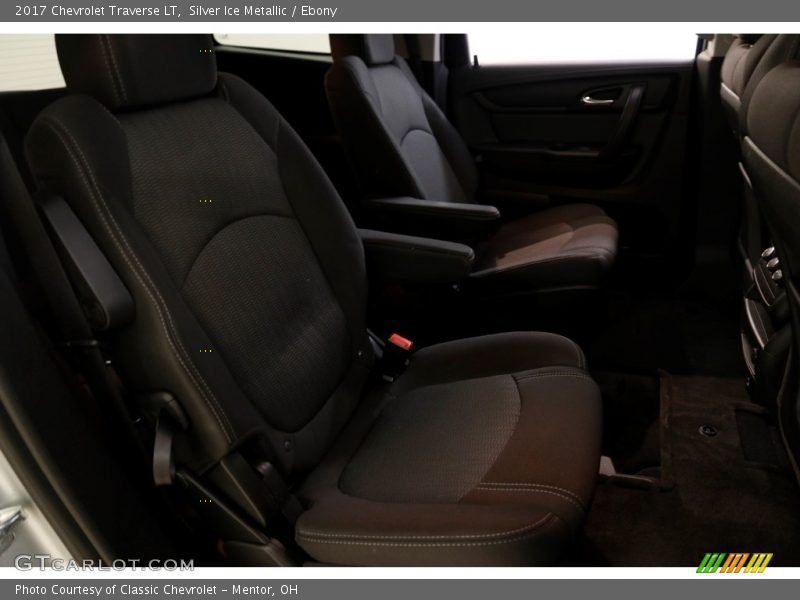 Silver Ice Metallic / Ebony 2017 Chevrolet Traverse LT