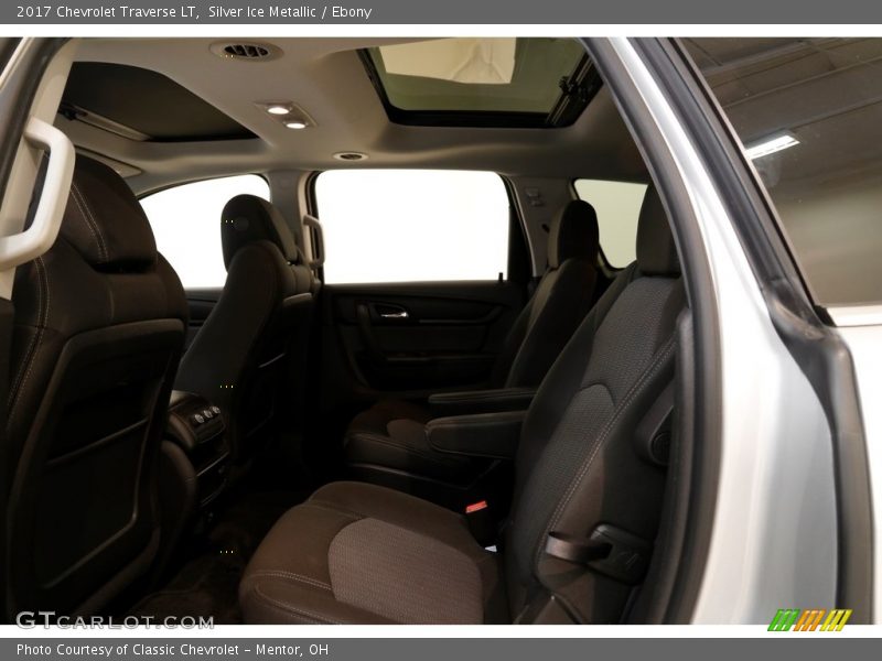 Silver Ice Metallic / Ebony 2017 Chevrolet Traverse LT