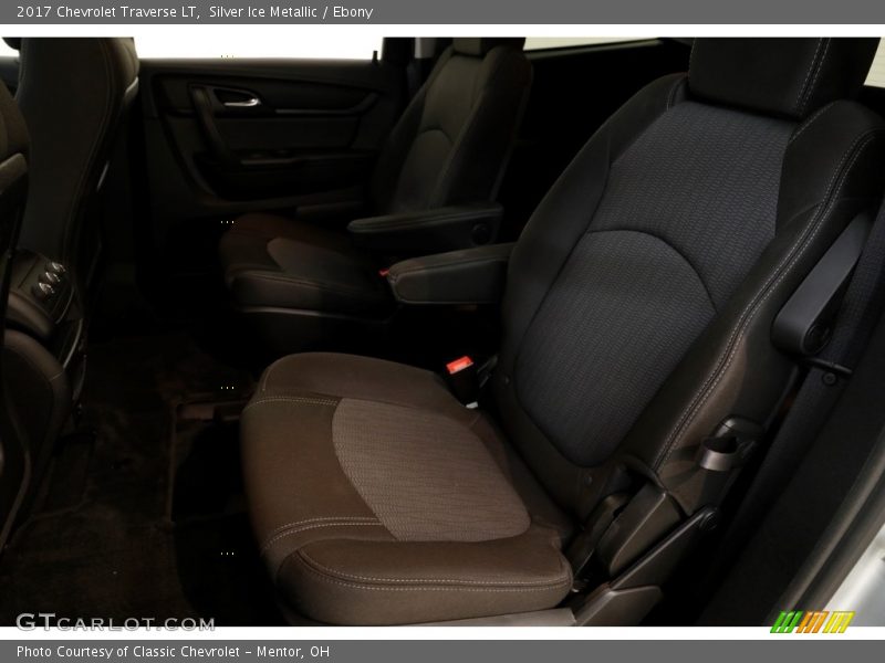 Silver Ice Metallic / Ebony 2017 Chevrolet Traverse LT