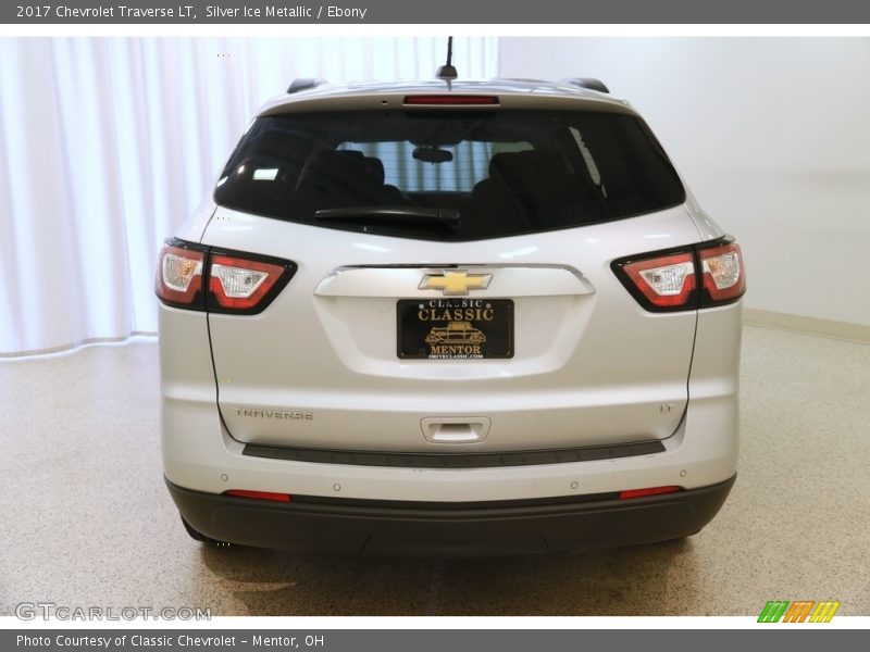 Silver Ice Metallic / Ebony 2017 Chevrolet Traverse LT