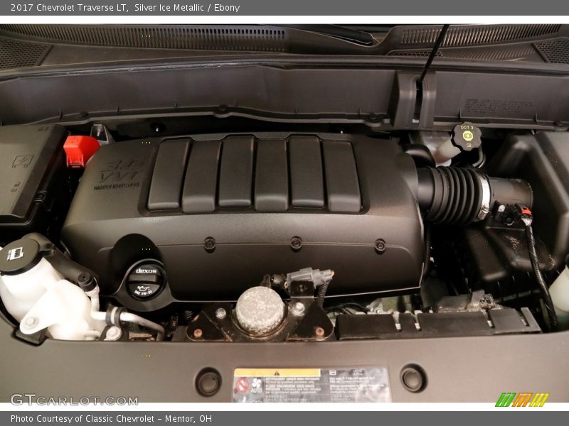 Silver Ice Metallic / Ebony 2017 Chevrolet Traverse LT