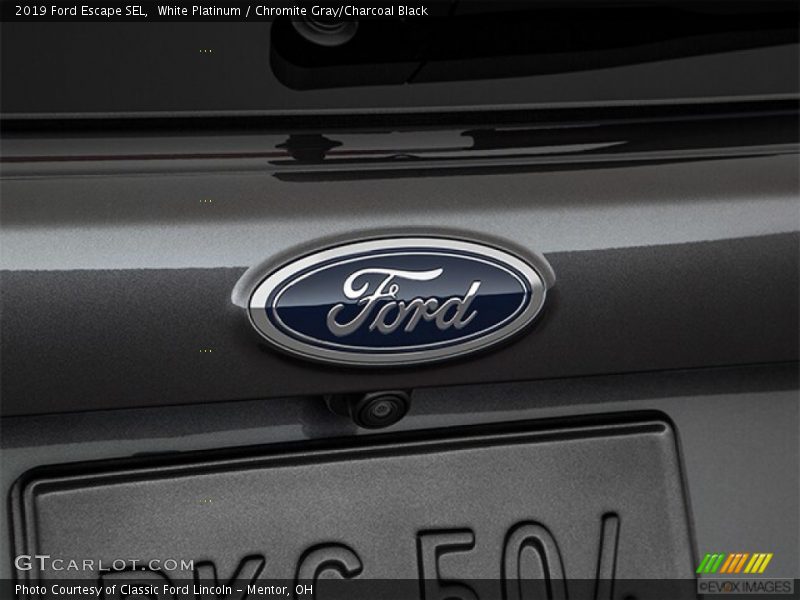 White Platinum / Chromite Gray/Charcoal Black 2019 Ford Escape SEL