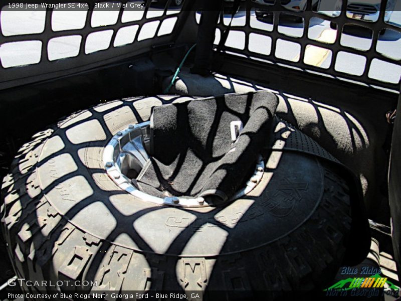 Black / Mist Grey 1998 Jeep Wrangler SE 4x4