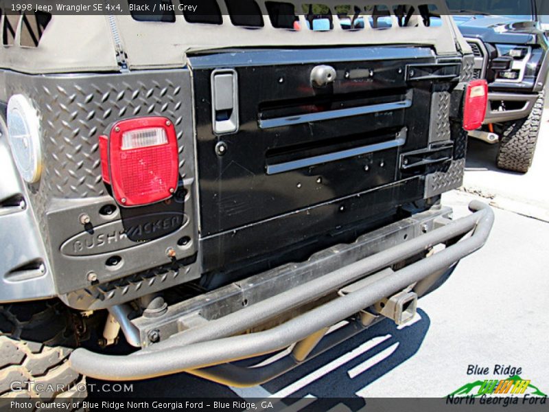 Black / Mist Grey 1998 Jeep Wrangler SE 4x4