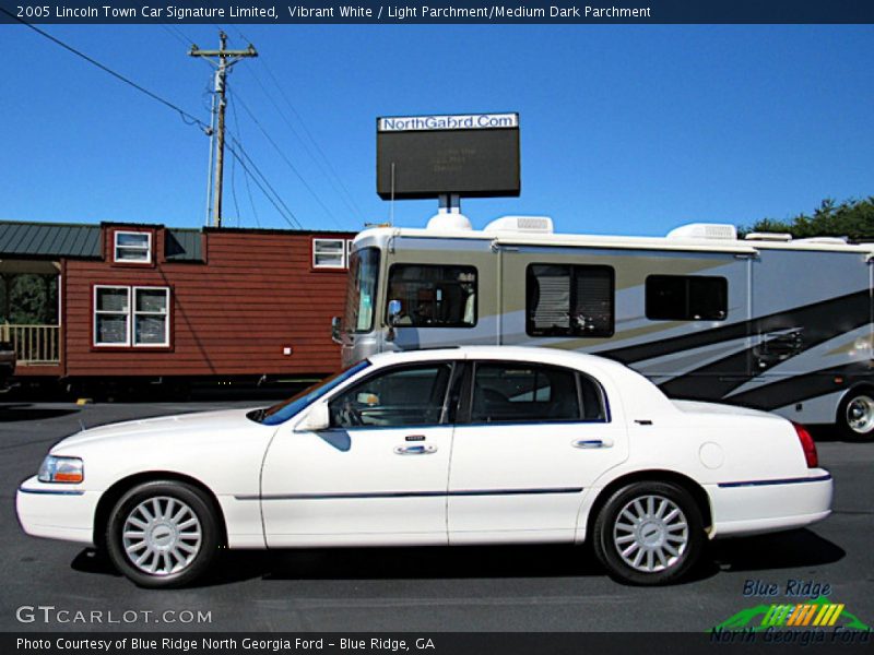 Vibrant White / Light Parchment/Medium Dark Parchment 2005 Lincoln Town Car Signature Limited