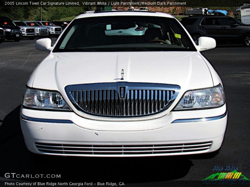 Vibrant White / Light Parchment/Medium Dark Parchment 2005 Lincoln Town Car Signature Limited