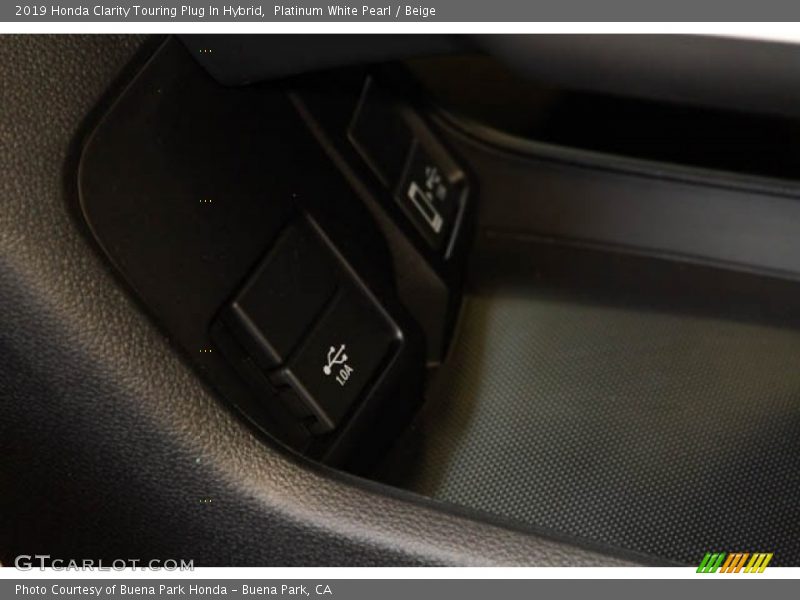 Platinum White Pearl / Beige 2019 Honda Clarity Touring Plug In Hybrid