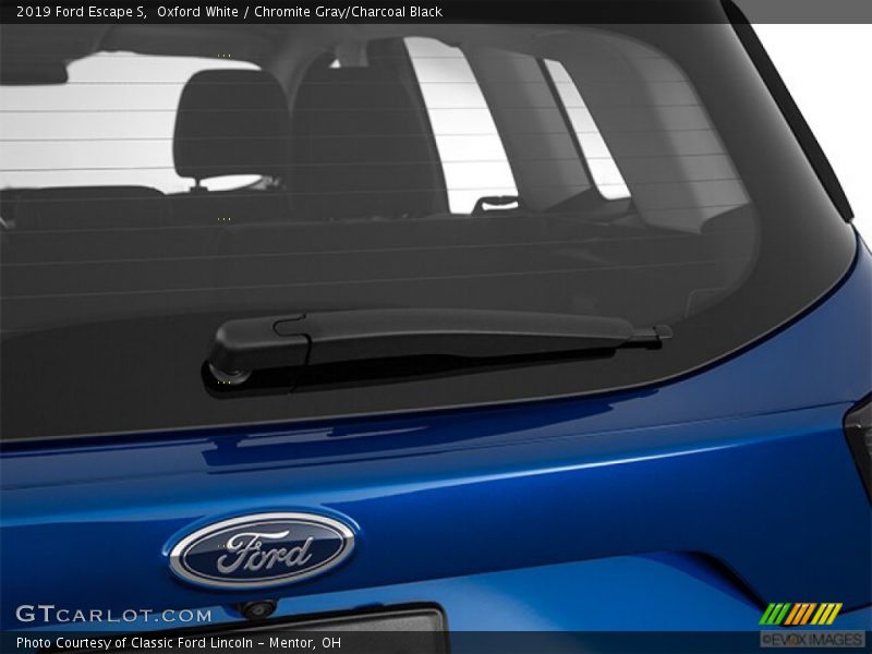 Oxford White / Chromite Gray/Charcoal Black 2019 Ford Escape S