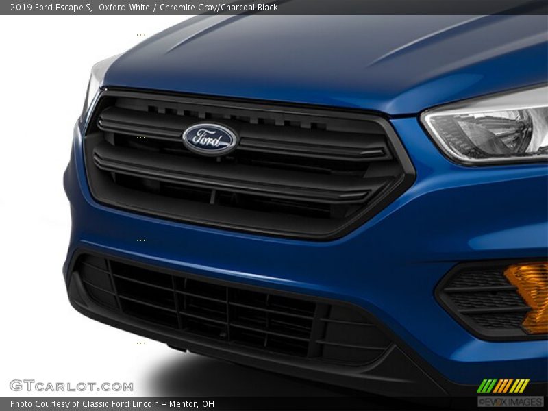 Oxford White / Chromite Gray/Charcoal Black 2019 Ford Escape S