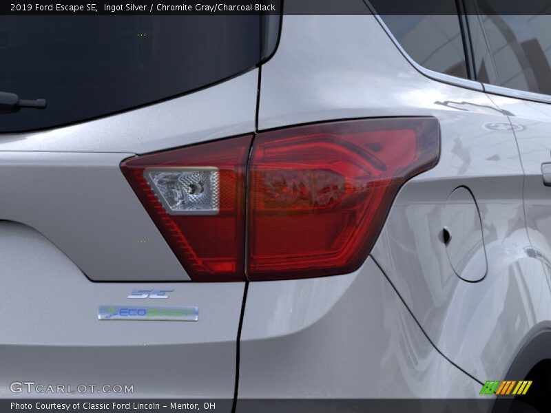 Ingot Silver / Chromite Gray/Charcoal Black 2019 Ford Escape SE