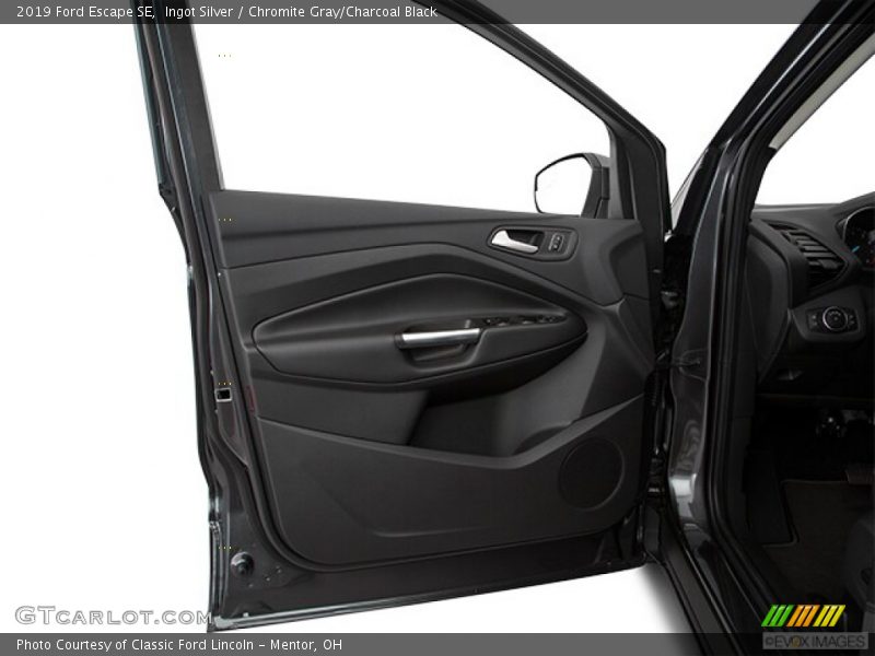 Ingot Silver / Chromite Gray/Charcoal Black 2019 Ford Escape SE