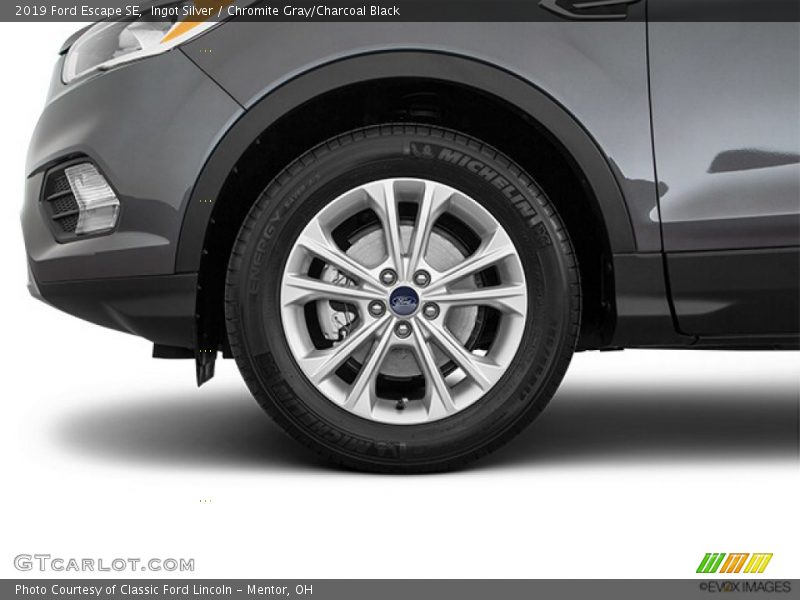 Ingot Silver / Chromite Gray/Charcoal Black 2019 Ford Escape SE