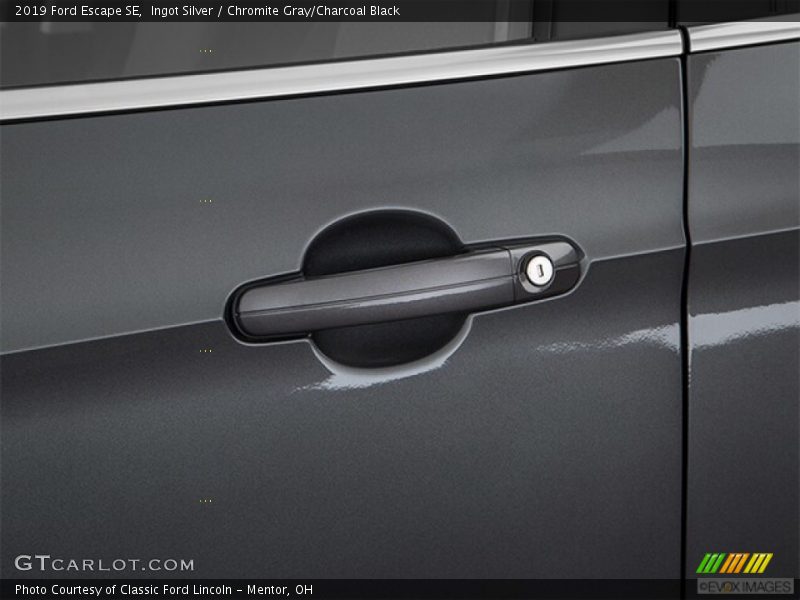 Ingot Silver / Chromite Gray/Charcoal Black 2019 Ford Escape SE