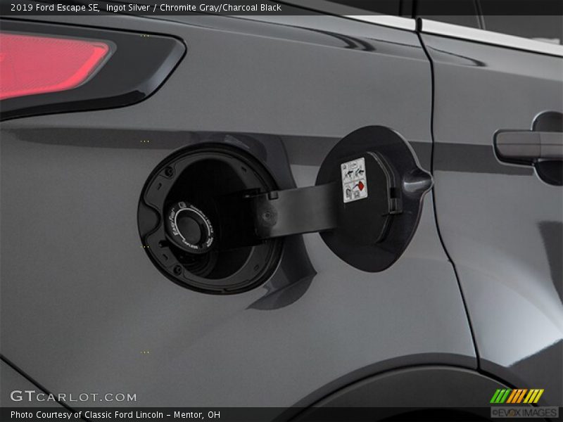 Ingot Silver / Chromite Gray/Charcoal Black 2019 Ford Escape SE