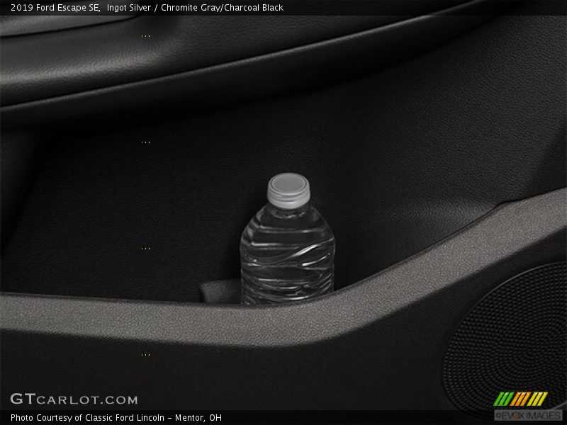 Ingot Silver / Chromite Gray/Charcoal Black 2019 Ford Escape SE