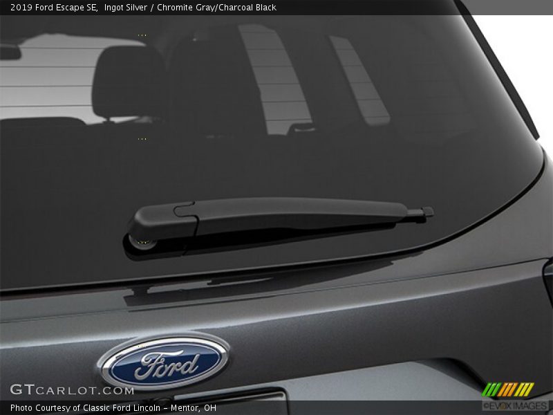 Ingot Silver / Chromite Gray/Charcoal Black 2019 Ford Escape SE