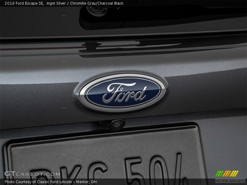 Ingot Silver / Chromite Gray/Charcoal Black 2019 Ford Escape SE