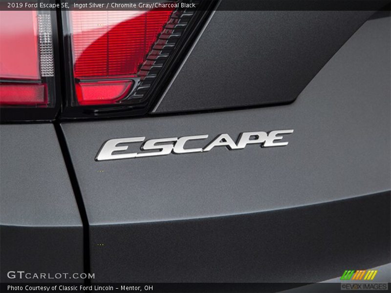 Ingot Silver / Chromite Gray/Charcoal Black 2019 Ford Escape SE