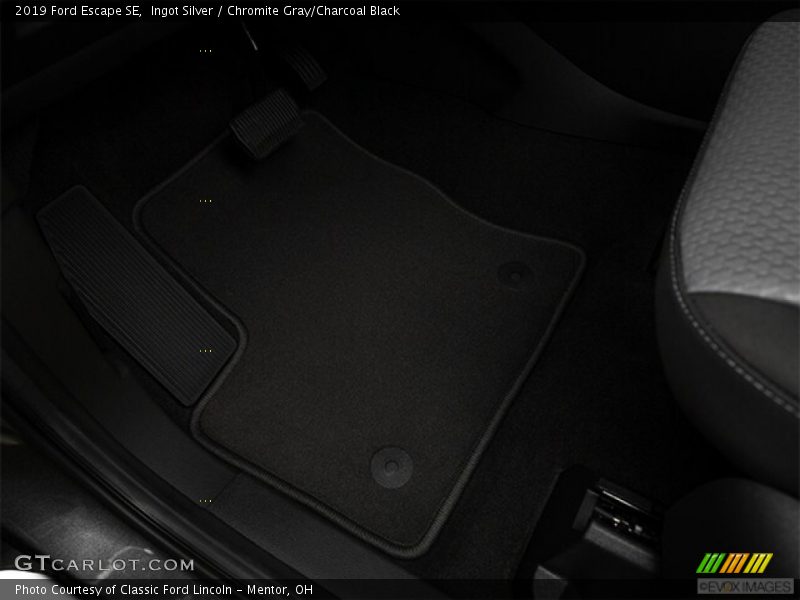 Ingot Silver / Chromite Gray/Charcoal Black 2019 Ford Escape SE