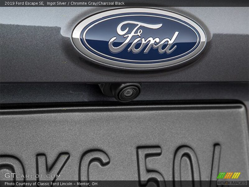 Ingot Silver / Chromite Gray/Charcoal Black 2019 Ford Escape SE