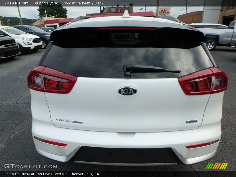 Snow White Pearl / Black 2019 Kia Niro S Touring Hybrid