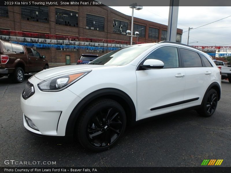 Front 3/4 View of 2019 Niro S Touring Hybrid