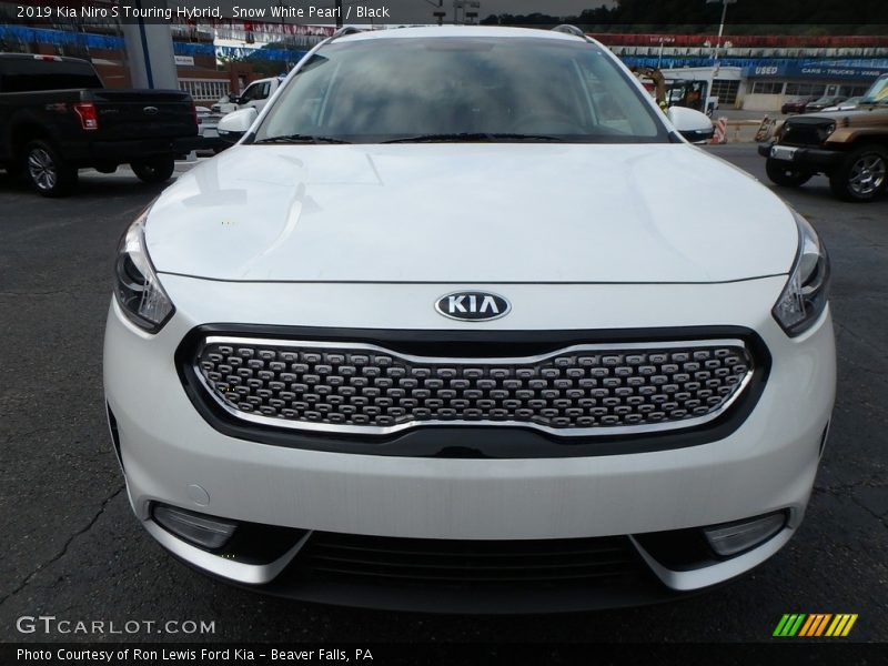 Snow White Pearl / Black 2019 Kia Niro S Touring Hybrid